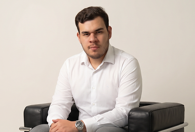 Dr. Bruno Rocha no consultório